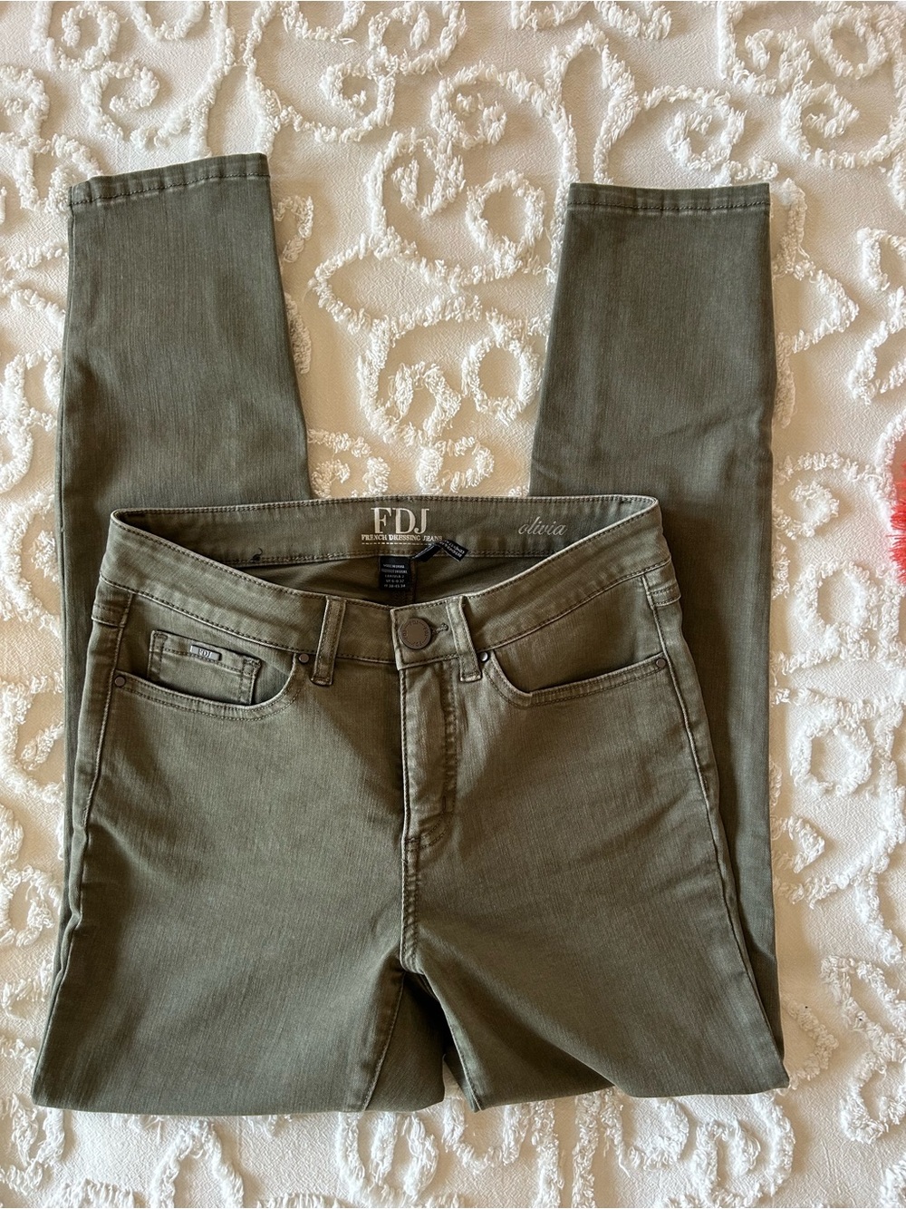 FDJ Olivia olive green ankle jeans, size 2, inseam 28”, NWOT